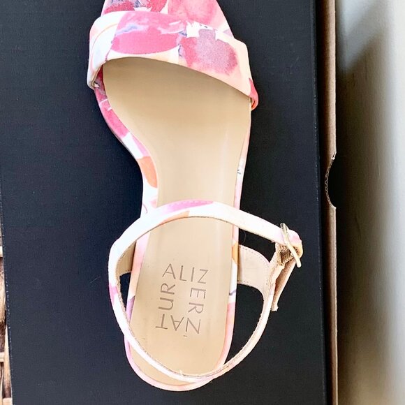 EUC Naturalizer Bristol Floral Block Heel Sandals, Multicolored Floral, Size 6 - Picture 7 of 12